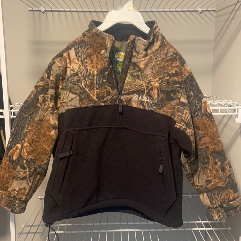 Cabellas Kids Black and Camouflage Quarter Zip M